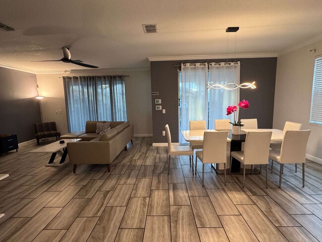 Building Photo - 4718 Kings Castle Cir Unit SI ID1263246P