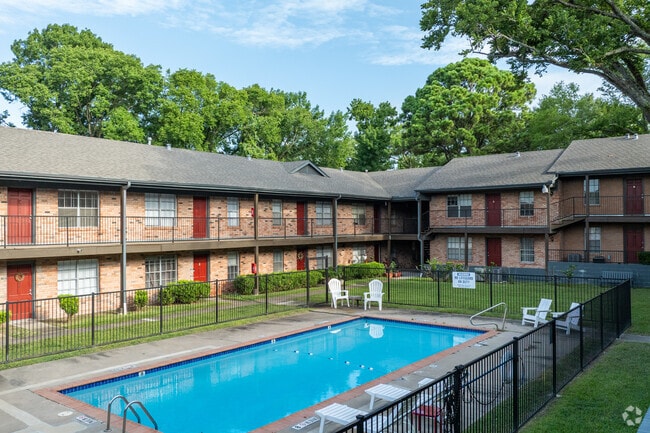Pool - Claridge Apartments