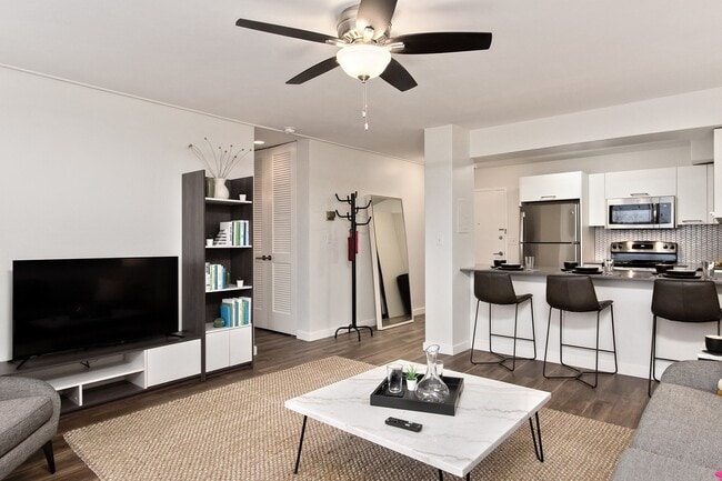 Open floor plans - 910 Penn