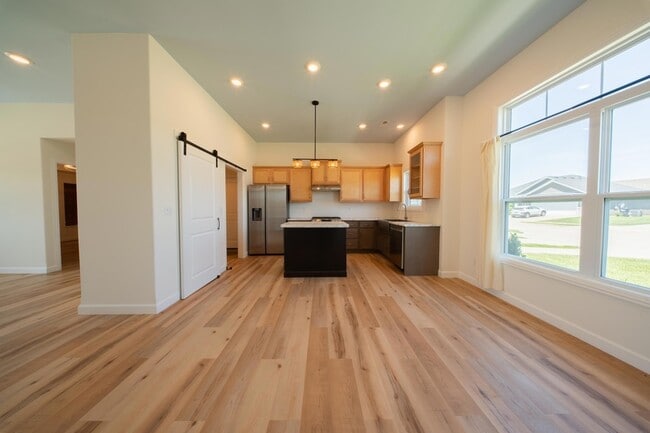 Photo - 708 Promenade Dr