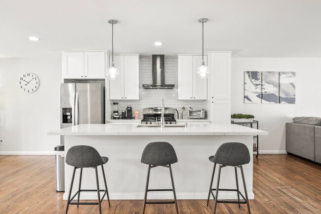 Photo - 4625 Glacier Ave