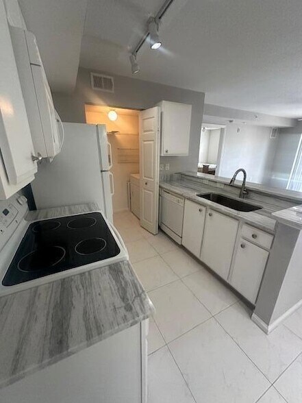 Photo - 141 SW Palm Dr Unit 205