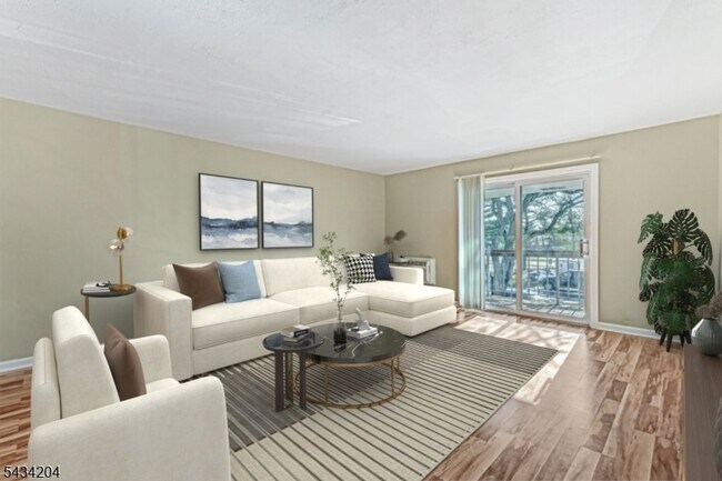 Photo - 798 Eves Dr