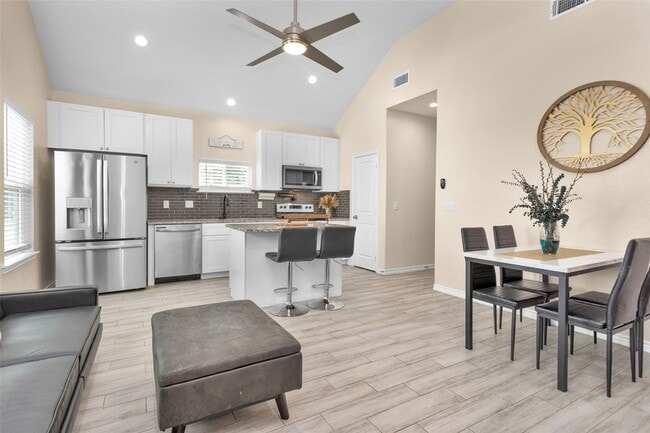 Photo - 286 Westchase St