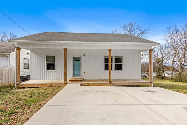 Building Photo - 1213 N Chamberlain Ave