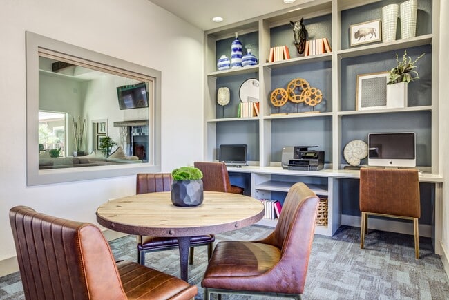 Business center - Azul Apartment Homes