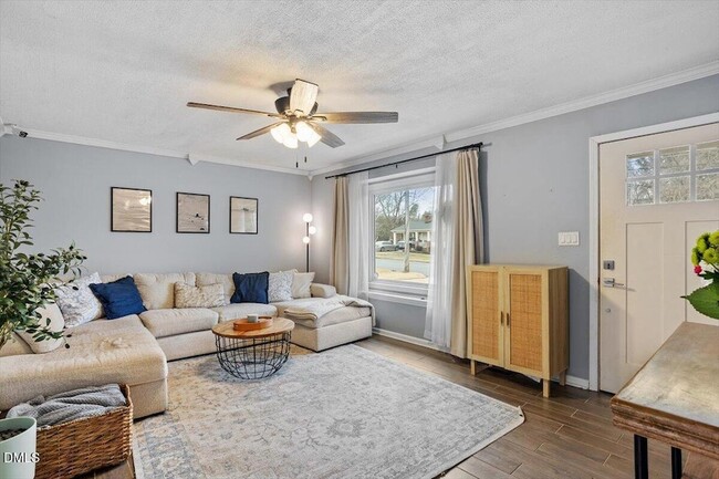 Photo - 204 Charles St