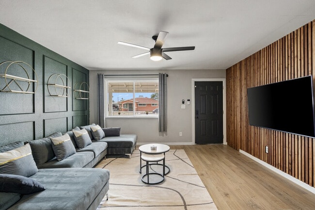 Building Photo - 4127 W Wilshire Dr Unit ID1244301P