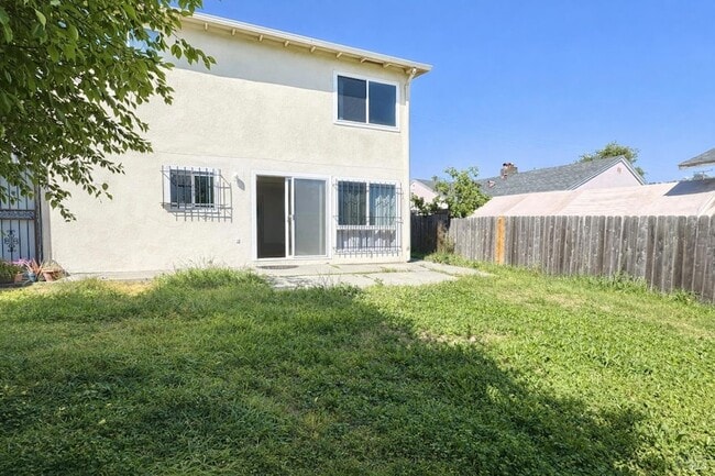 Building Photo - 5122 Potrero Ave