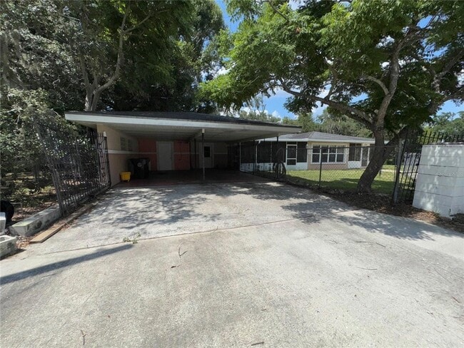 Photo - 325 Chesney Blvd