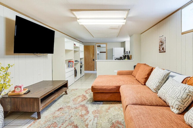 Building Photo - 1512 Mulford St Unit ID1306466P