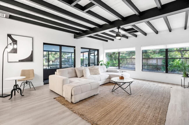 Photo - 704 NE 2nd St Unit ID1372332P