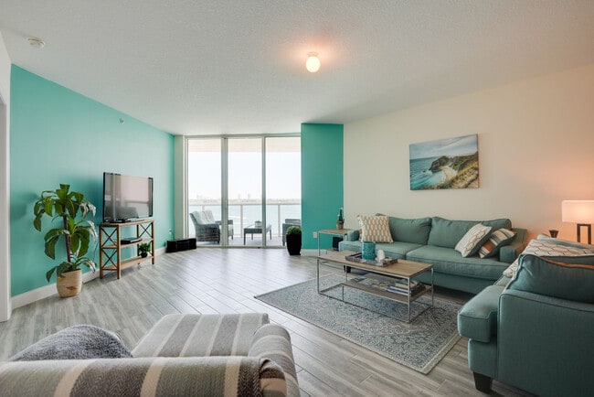 Building Photo - 241 Riverside Dr Unit SI FL10-ID1546208P