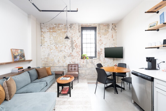 Building Photo - 1009 W Juneau Ave Unit ID1378999P