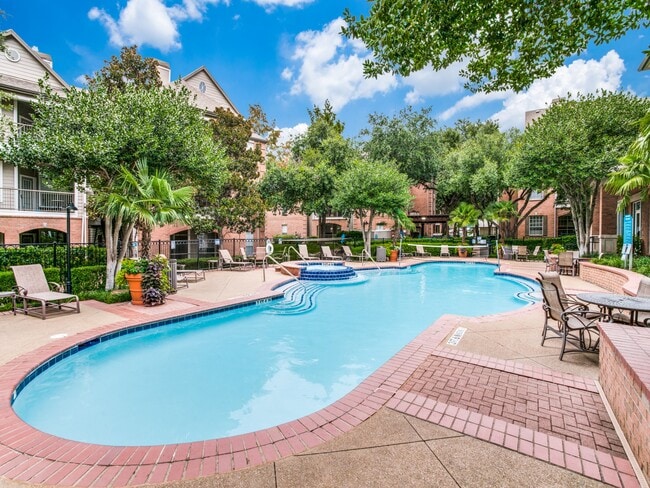 Building Photo - Churchill on the Park