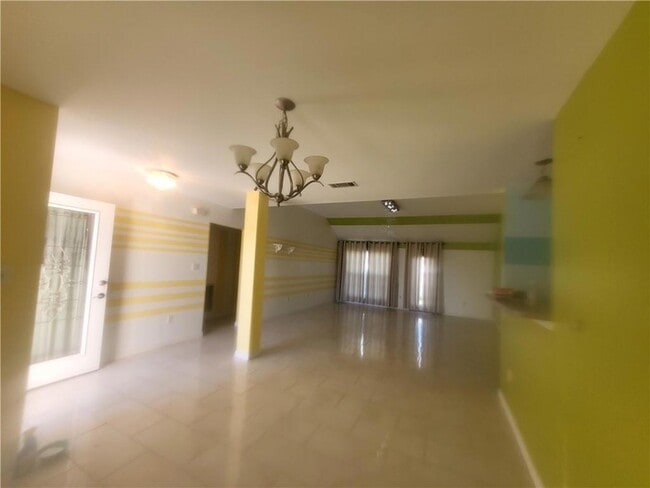 Photo - 827 Charlie Dr