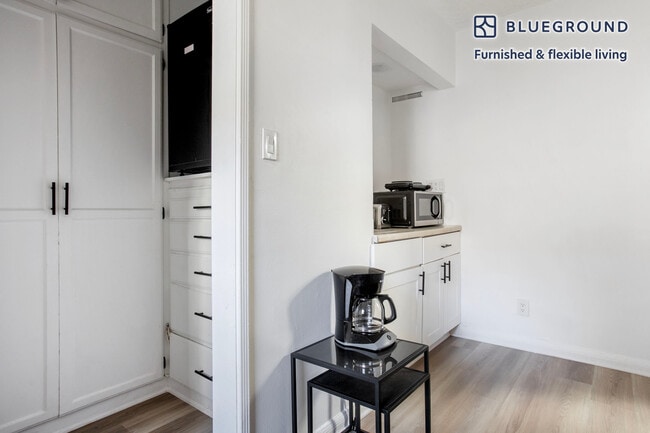 Photo - 944 Tiverton Ave Unit FL2-ID1209