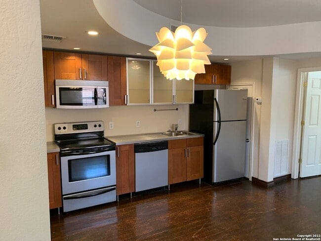 Photo - 810 E Ashby Pl