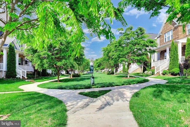 Photo - 140 Limpkin Ave