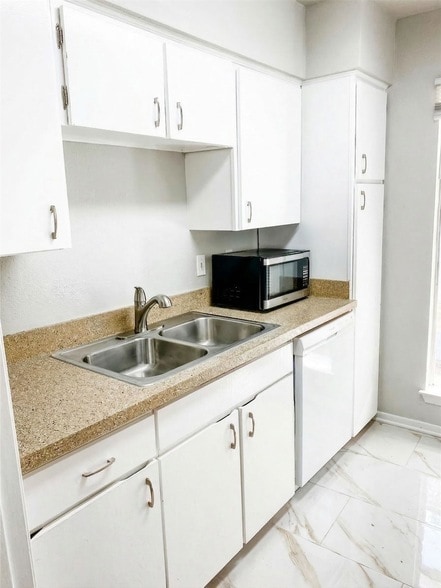 Photo - 12888 Montfort Dr Unit 242