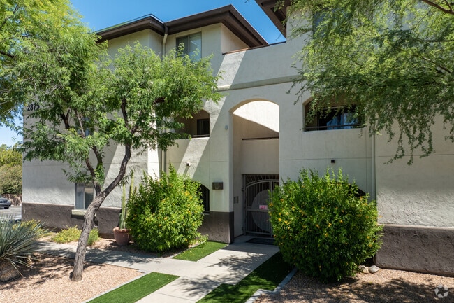 Photo - Riata Court Apartments