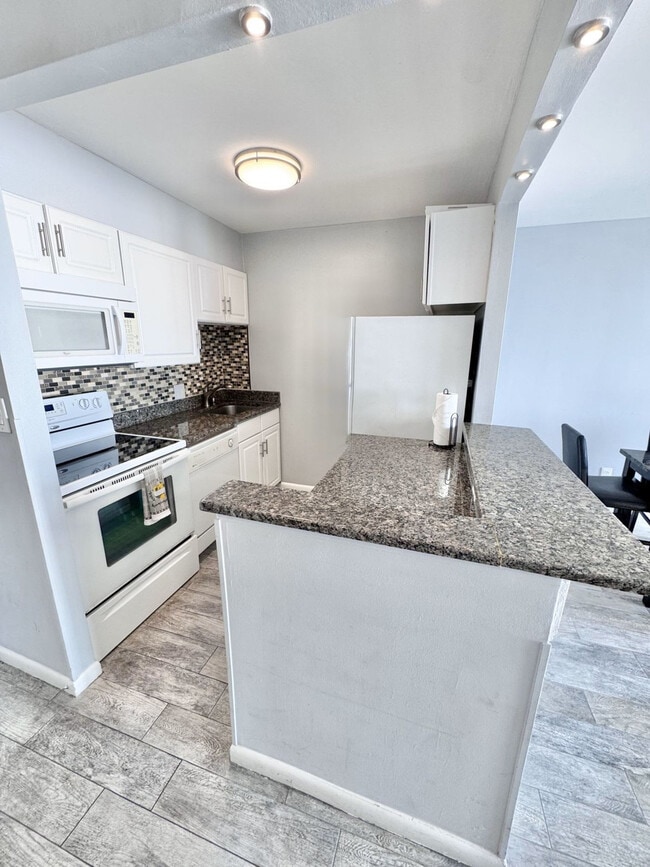 Photo - 201 Rudee Loop Connector Unit ID1353268P