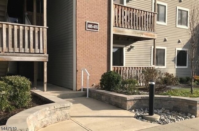 Building Photo - 4811 Ravens Crest Dr