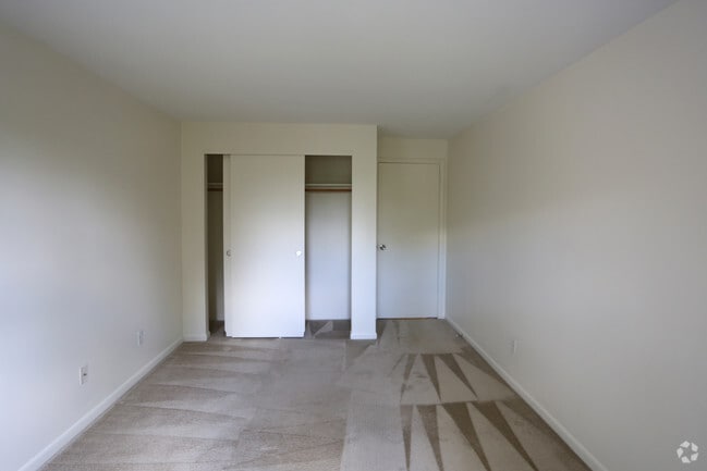 bedroom - Pheasant Run Apartments