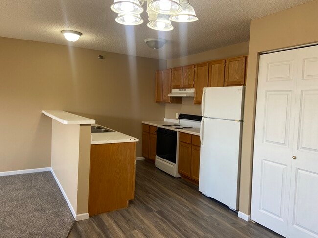 Kitchen - Hidden Cove Apartments