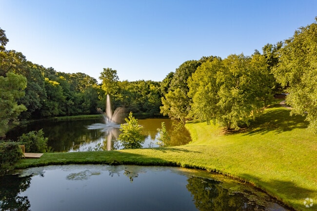 Building Photo - Wildwood off Main