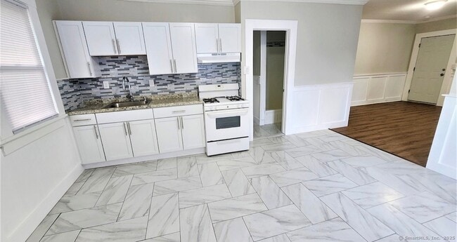 Building Photo - 1514 Pembroke St Unit 2R