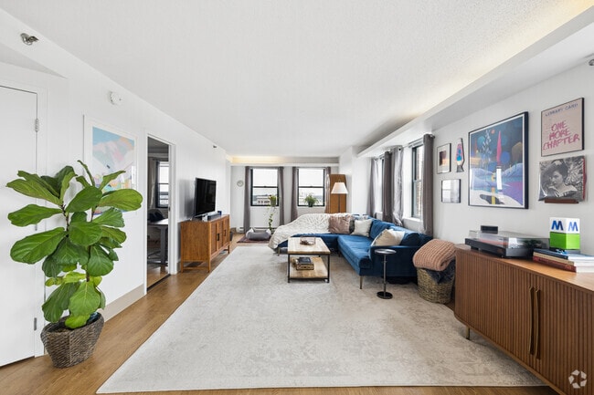 2BR, 2BA - 1,285SF - Living Room - Back Bay Tower