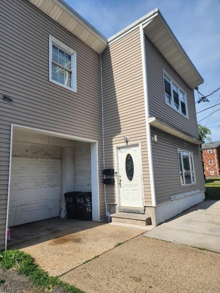 Photo - 245 W Grand St