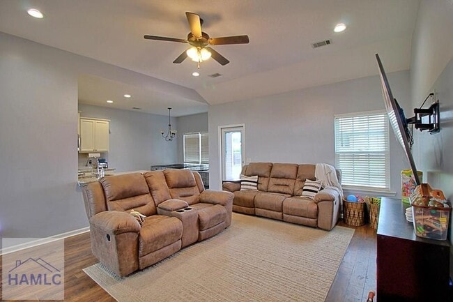 Photo - 452 Huntington Dr