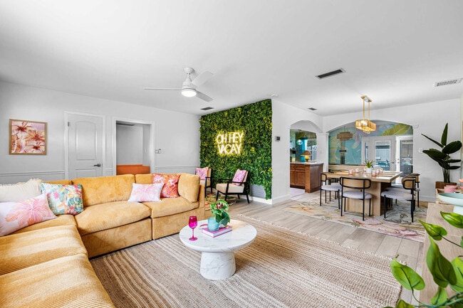 Building Photo - 1121 19th St SW Unit ID1224117P