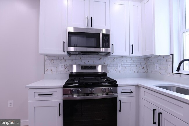 Photo - 2039 Rosedale St NE