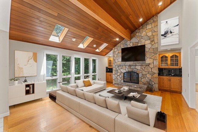 Photo - 501 Woodbine Rd