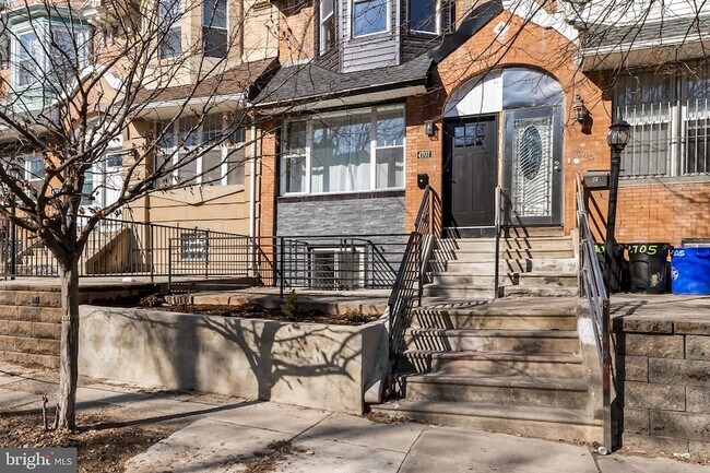 Photo - 4707 Sansom St