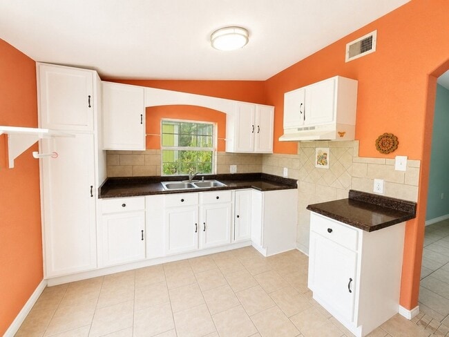 Photo - 5403 Ave Q 1/2