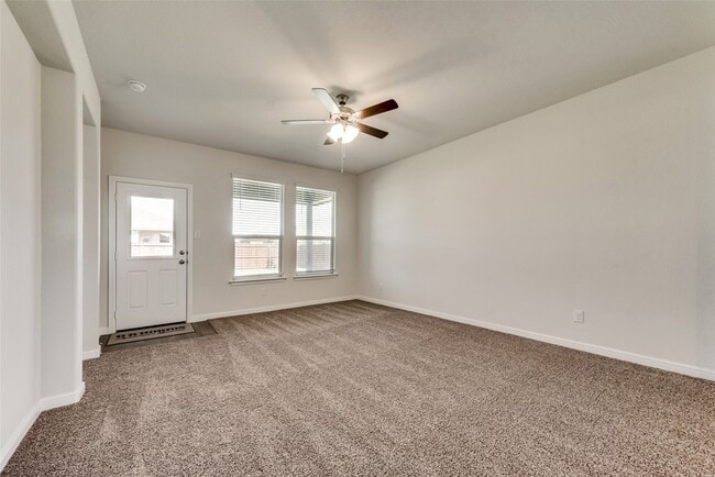 Photo - 415 Helm Ln