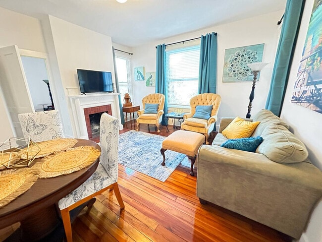 Building Photo - 205 SE 7th St Unit ID1359091P