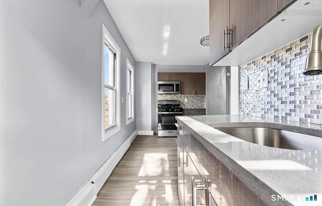 Photo - 746 Maple St