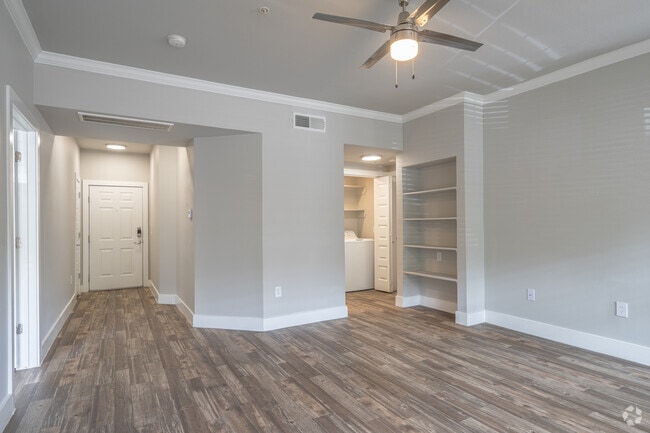 2BR, 2BA - 1253SF - Lakeside