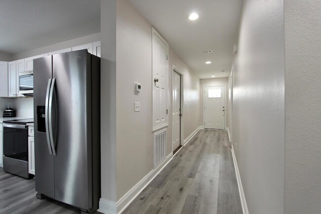 Photo - 5366 Highview Dr