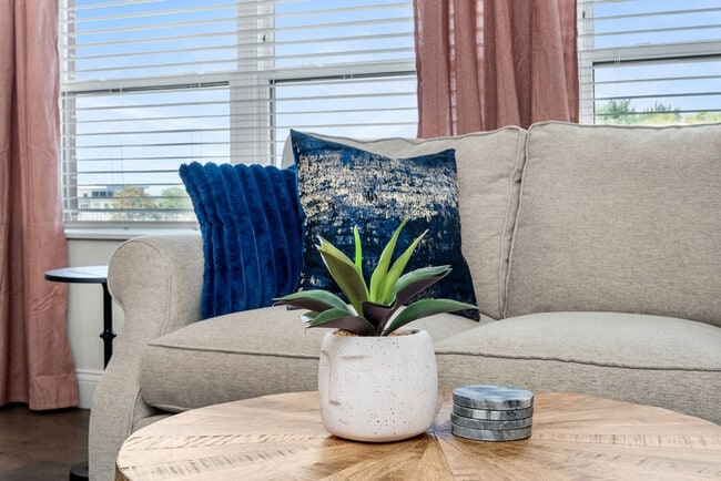 Photo - 1087 N High St Unit ID1257778P