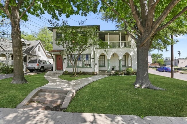 Photo - 6025 Lewis St