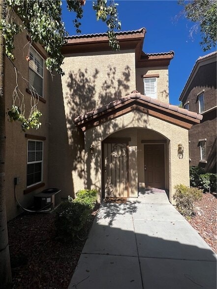 Building Photo - 3915 Legend Hills St Unit 104
