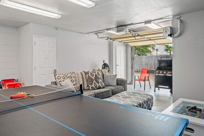 Photo - 22 Moreno Point Rd Unit ID1285916P