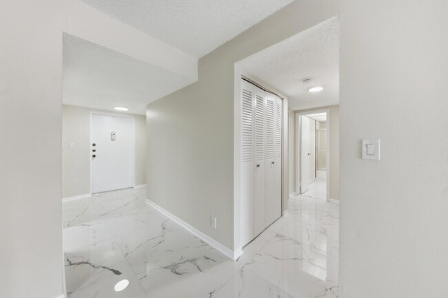 Photo - 3000 Riverside Dr Unit 2011
