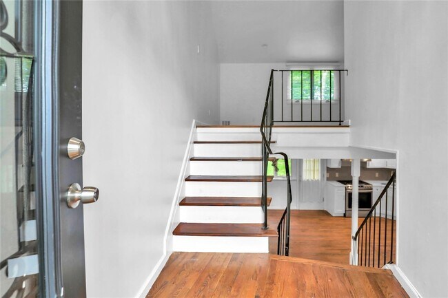 347 Old Town Rd Rental East Setauket - Image